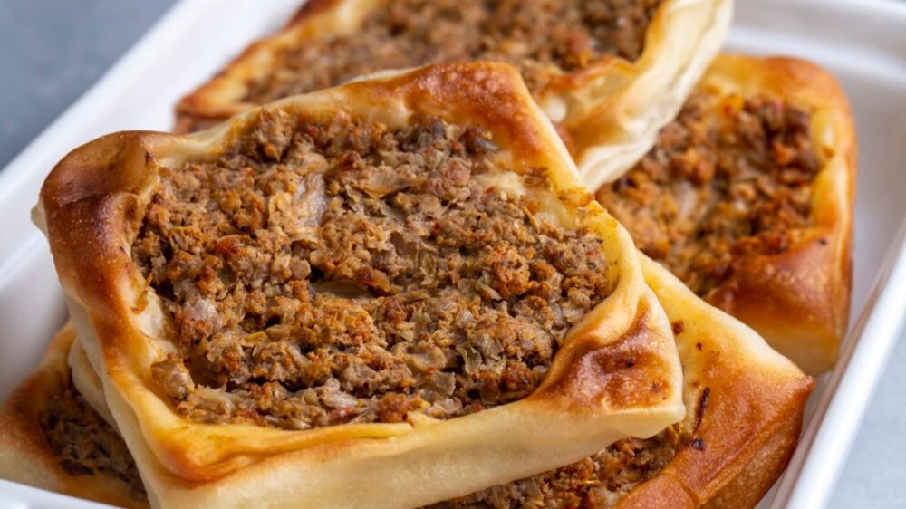 Вкусный ужин за полчаса: мясной пирог на скорую руку Вкусный ужин за полчаса: мясной пирог на скорую руку