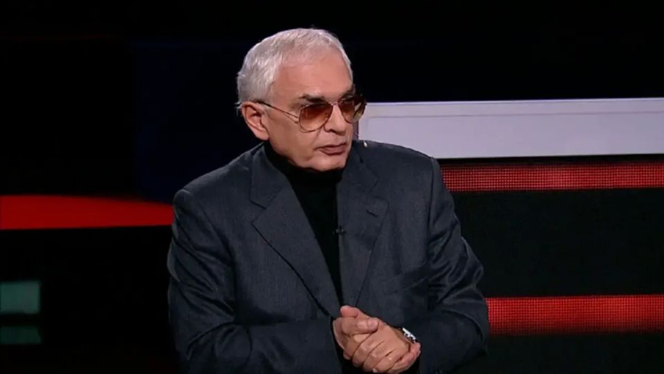 Режиссеры призывают к переменам: Михалков и Шахназаров о ситуации на фронте Режиссеры призывают к переменам: Михалков и Шахназаров о ситуации на фронте
