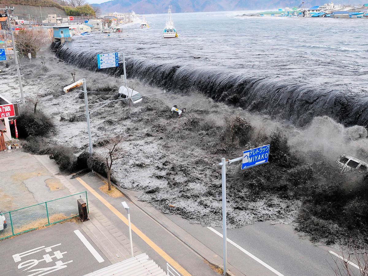 Японию трясет: жителей прибрежной зоны призывают немедленно эвакуироваться из-за возможного цунами высотой около 3 метров Японию трясет: жителей прибрежной зоны призывают немедленно эвакуироваться из-за возможного цунами высотой около 3 метров