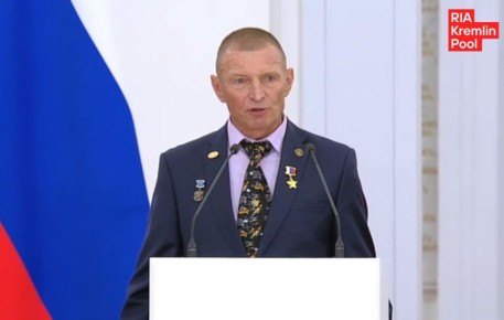 Летчика-испытателя в Кремле можно узнать по галстуку