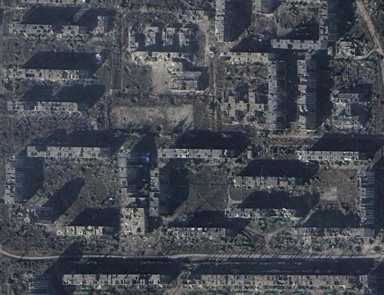 Спутниковые снимки Артёмовска (Бахмута), практически полностью разрушенного в ходе длительных городских боев Спутниковые снимки Артёмовска (Бахмута), практически полностью разрушенного в ходе длительных городских боев