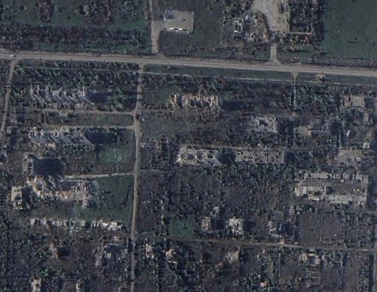 Спутниковые снимки Артёмовска (Бахмута), практически полностью разрушенного в ходе длительных городских боев Спутниковые снимки Артёмовска (Бахмута), практически полностью разрушенного в ходе длительных городских боев