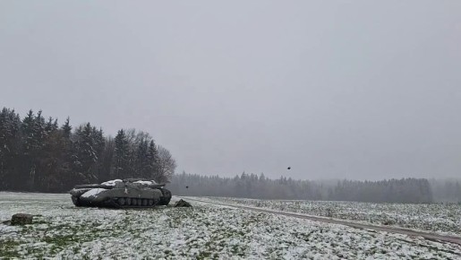 Два майора: Рой учебных FPV-дронов от американо-немецкой Auterion атакует надувной макет