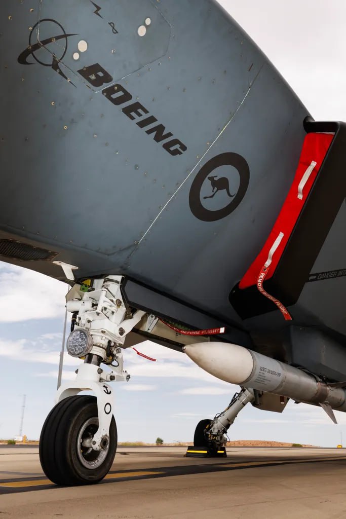 Два майора: Пока любители авиации обсуждали 8 декабря первый успешный пуск ракеты AIM-120 по воздушной цели с беспилотного самолёта MQ-28A, Австралия снова ворвалась в повестку дня авиафорумов Два майора: Пока любители авиации обсуждали 8 декабря первый успешный пуск ракеты AIM-120 по воздушной цели с беспилотного самолёта MQ-28A, Австралия снова ворвалась в повестку дня авиафорумов