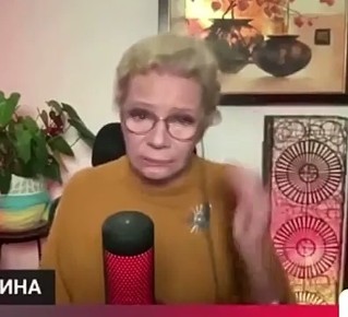 У иноагента Лариной*, похоже, знатно подгорело от видов предпраздничной Москвы и от того, как русская столица встретила американских посланников