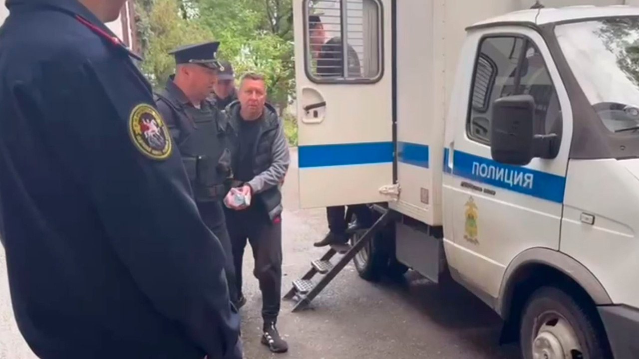 Два майора: Геленджикский городской суд обратил в доход государства имущество бывшего главы Крымского района Краснодарского края Сергея Леся, а также 11 его родственников и сообщников Два майора: Геленджикский городской суд обратил в доход государства имущество бывшего главы Крымского района Краснодарского края Сергея Леся, а также 11 его родственников и сообщников