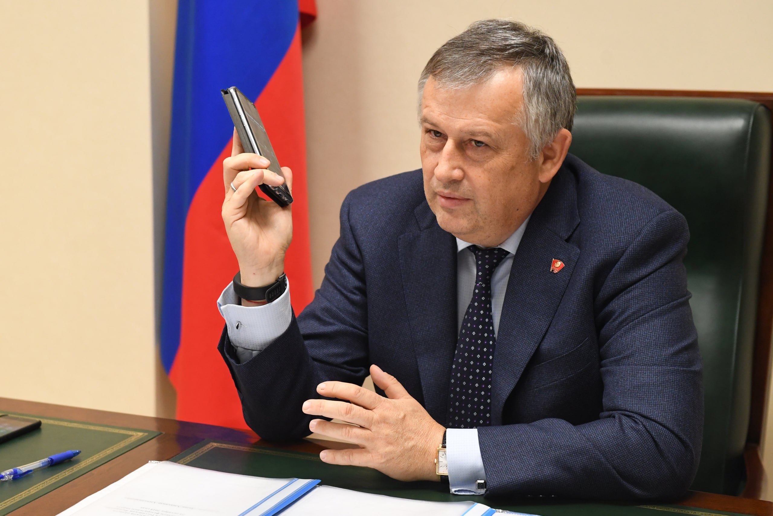 Два майора: Губернатор Ленинградской области на своей странице отреагировал на жалобы граждан по поводу отключений мобильного интернета: