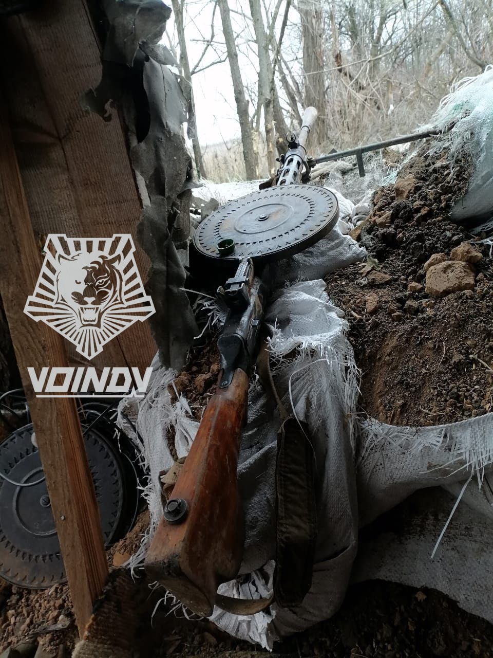 На фото - малая часть трофеев, которые были добыты штурмовиками 38 гвардейской мотострелковой бригады 35 армии группировки войск "Восток" во время зачистки окрестностей Червоного от остатков 102 бригады теробороны ВСУ... На фото - малая часть трофеев, которые были добыты штурмовиками 38 гвардейской мотострелковой бригады 35 армии группировки войск "Восток" во время зачистки окрестностей Червоного от остатков 102 бригады теробороны ВСУ...