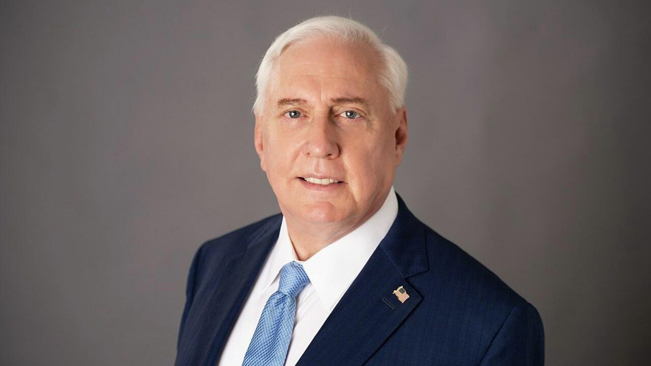 Макгрегор заявил, что своей позицией Макрон обрекает украинцев на бессмысленные смерти