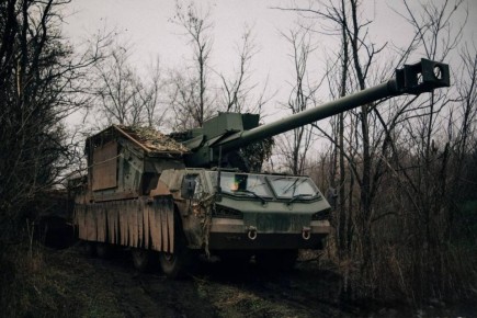 Редкая фотография чешской 155-мм/L45 САУ «Dita» на базе шасси «Tatra» 815 8х8 ВСУ на одном из участков фронта