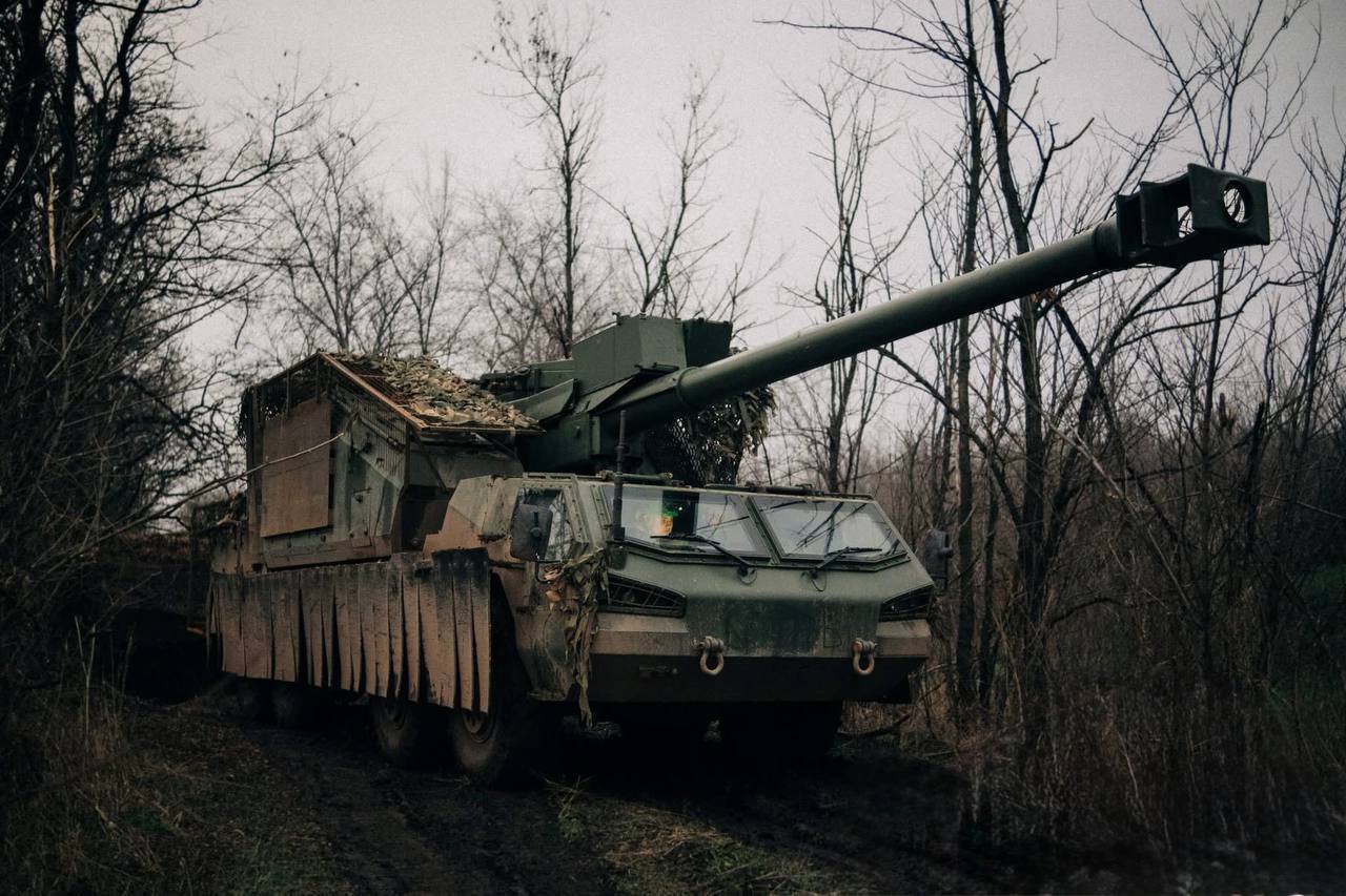 Редкая фотография чешской 155-мм/L45 САУ «Dita» на базе шасси «Tatra» 815 8х8 ВСУ на одном из участков фронта