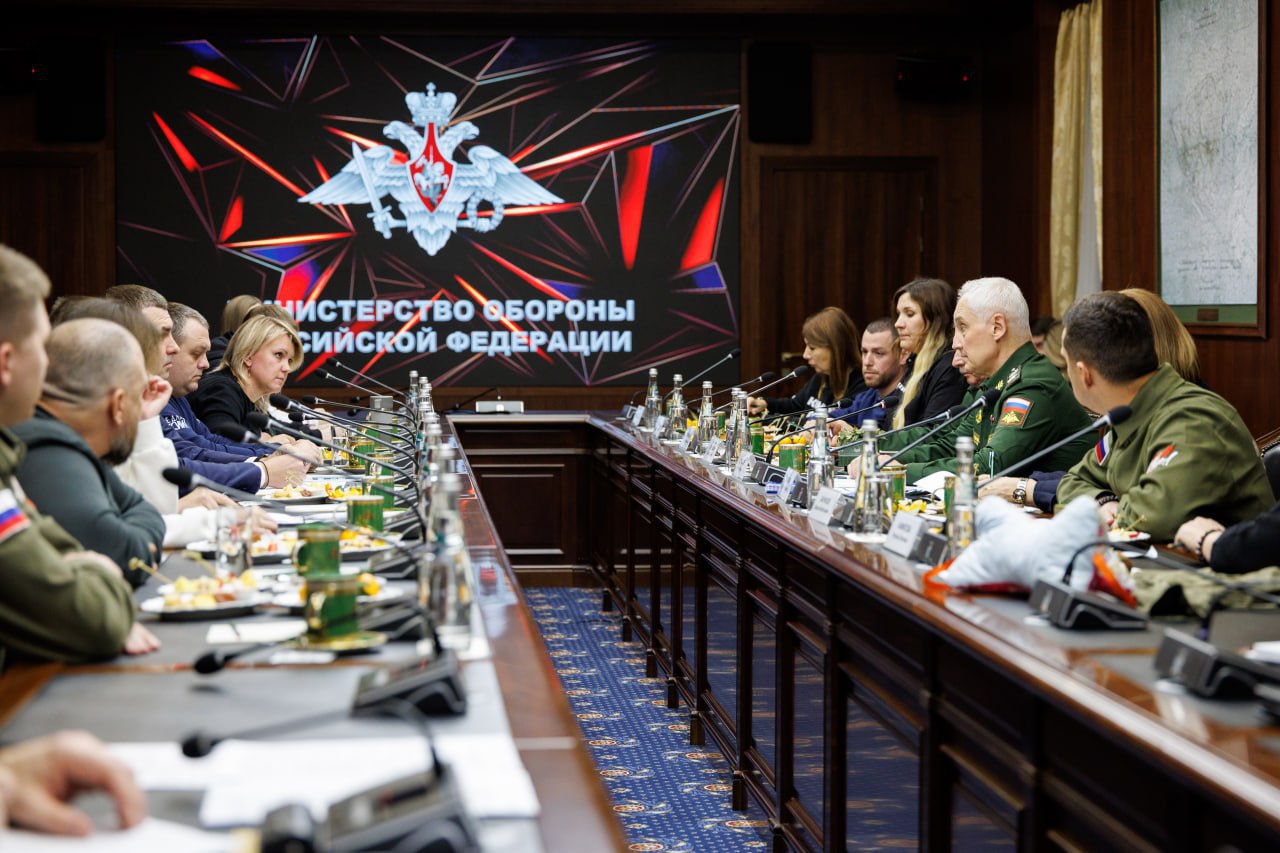 Принял участие во встрече активистов Народного Фронта с Министром Обороны Принял участие во встрече активистов Народного Фронта с Министром Обороны