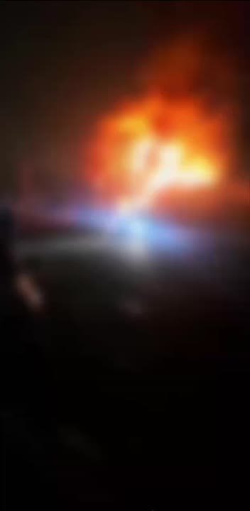 Пожар вспыхнул в частном секторе Батайска и повреждена многоэтажка после украинской атаки