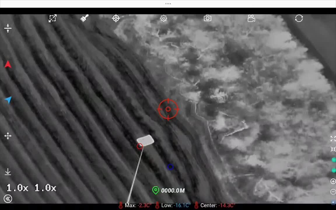 Доброе утро. Операторы тяжелых гексакоптеров "Мангас группировки войск "Восток" ВС РФ обеспечивают доставку боеприпасов, воды и провизии нашим штурмовикам на передовую