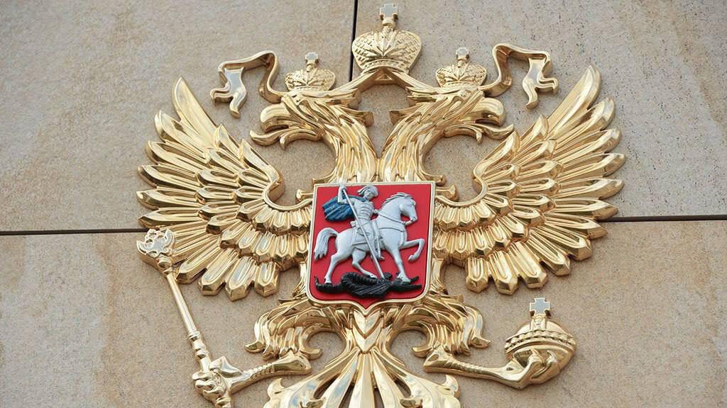 Госдума закрепила кресты на гербе России