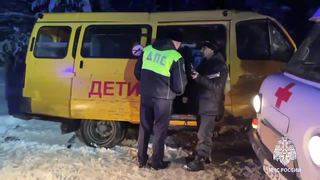 В Удмуртии 14 человек пострадали в ДТП со школьной «Газелью»